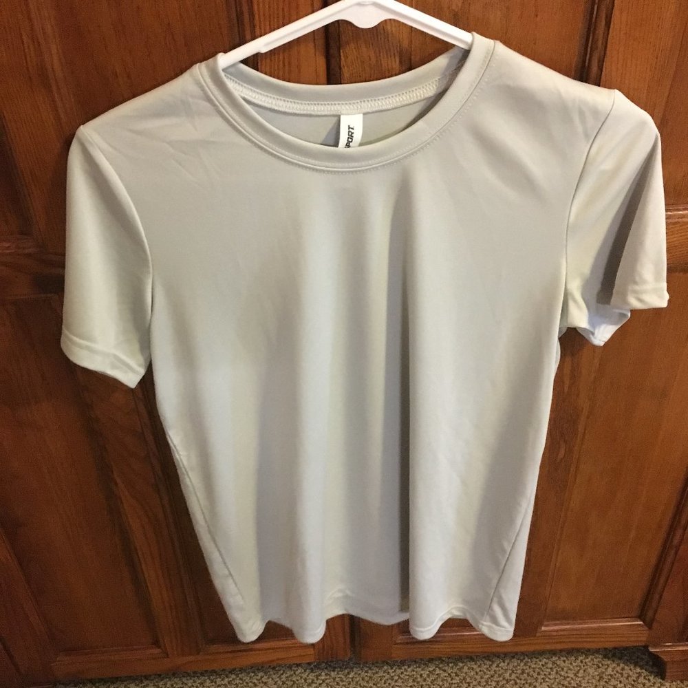 Youth Performance Active Tshirt Large NWOT